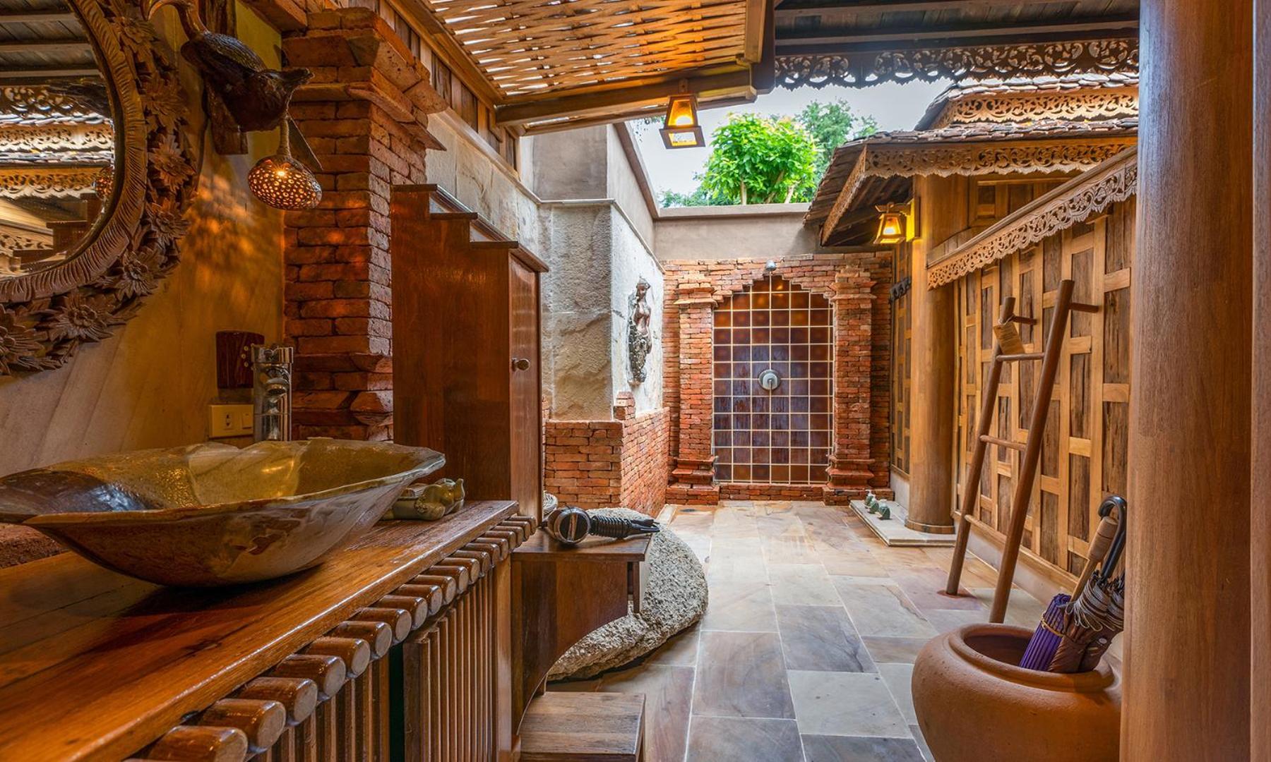 Santhiya Koh Phangan Resort And Spa Zewnętrze zdjęcie A traditional Japanese bathroom
