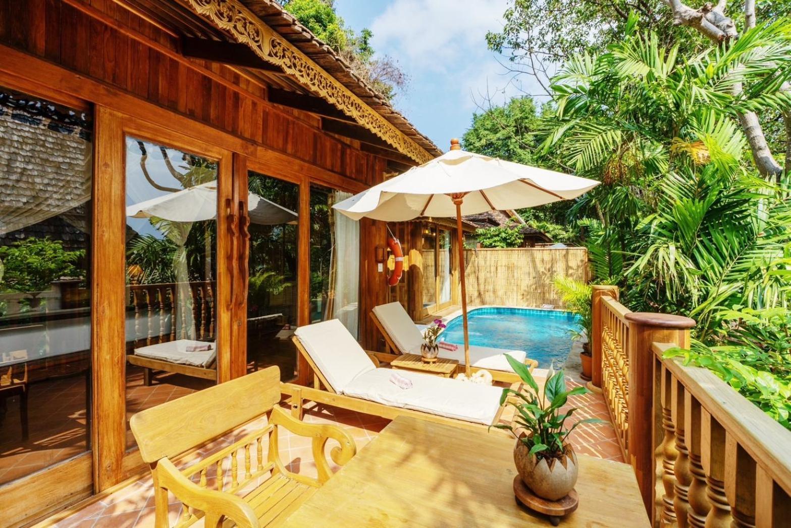 Santhiya Koh Phangan Resort And Spa Zewnętrze zdjęcie A pool villa at the resort