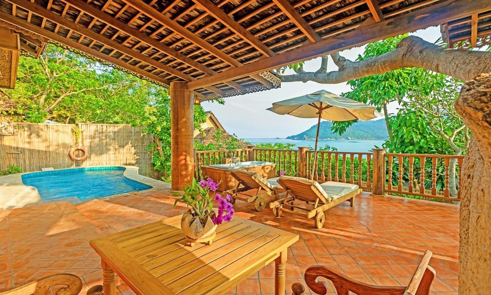 Santhiya Koh Phangan Resort And Spa Zewnętrze zdjęcie A view of the pool at the resort